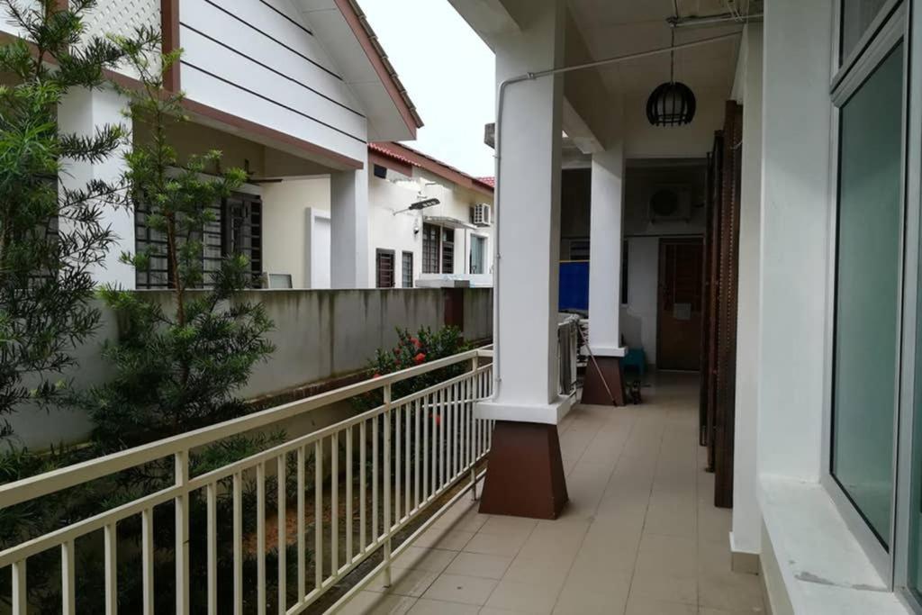 D Wangi Homestay Pasir Gudang At Ecotropic Екстер'єр фото